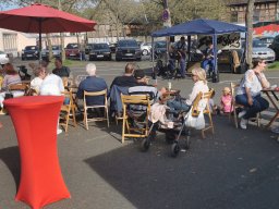 Schwarzworz zu Zwatt uff Wochenmarkt Bowehause